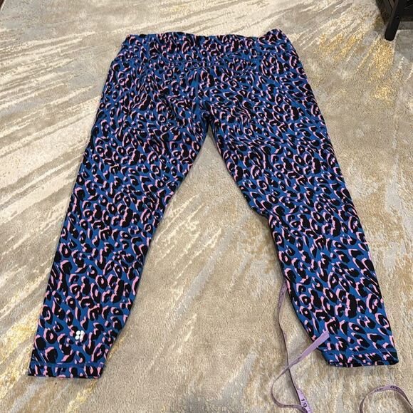 Sweaty Betty Power 7/8 Length Camo Women's Size 16 cool loud print EUC - Picture 6 of 7